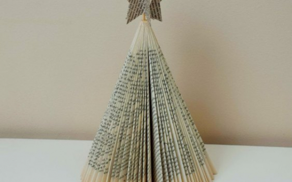 Bookish Xmas – Ideas for Christmas Trees with Books